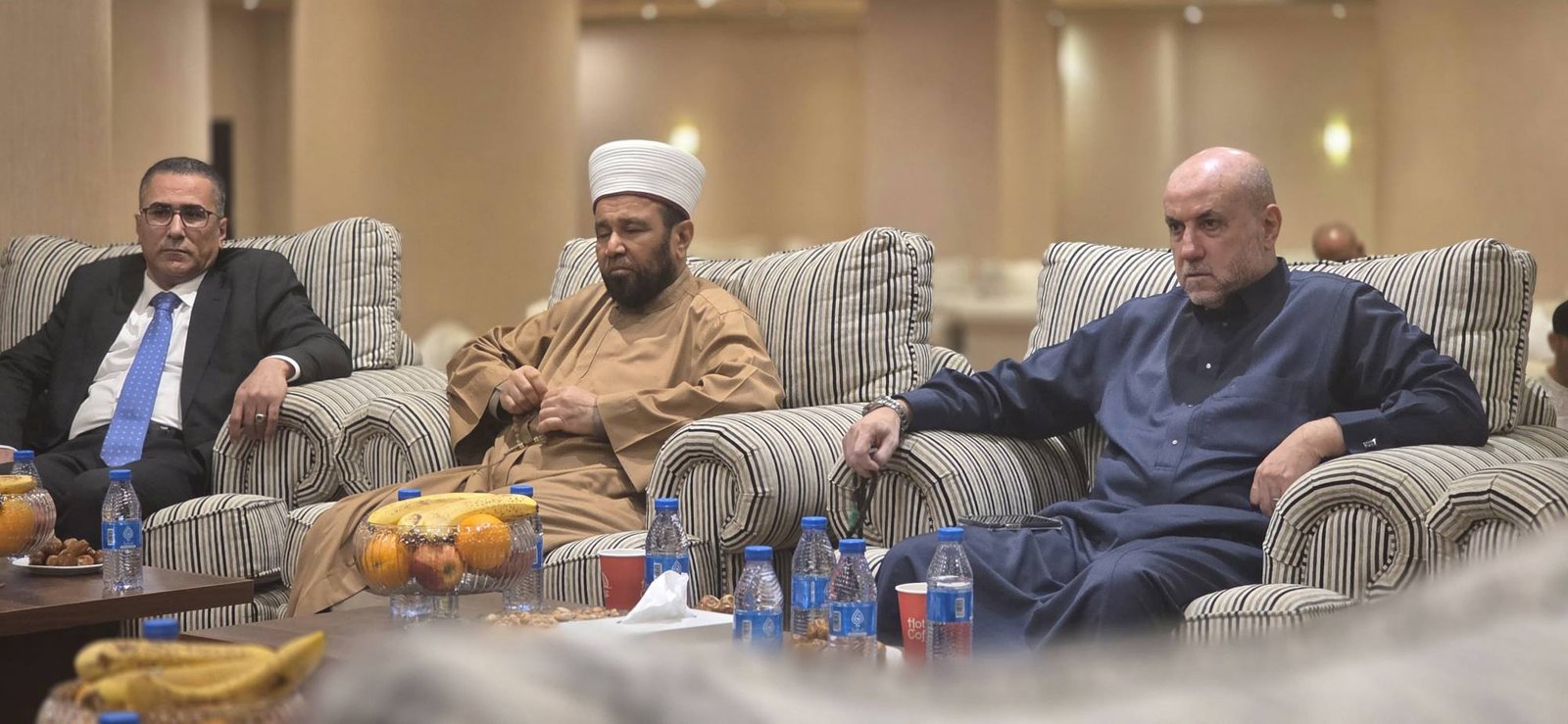 وزير الأوقاف يترأس اجتماعاً لبعثتي الحج الإدارية والإرشادية لبحث خطط التفويج وخدمة الحجاج 